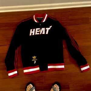 Medium size adidas warm up jacket. Never worn. Adidas legend collection.